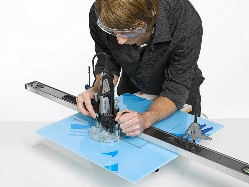 Dremel Vorsatzgerät 335 Oberfräsenvorsatz, 1 Stück 4 Dremel Vorsatzgerät 335 Oberfräsenvorsatz, 1 Stück – Bild 4